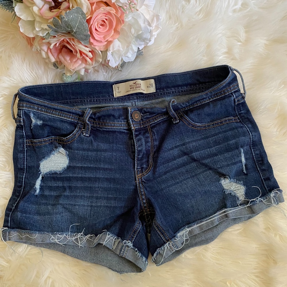 Hollister Distressed Midi Shorts Size 7/28
